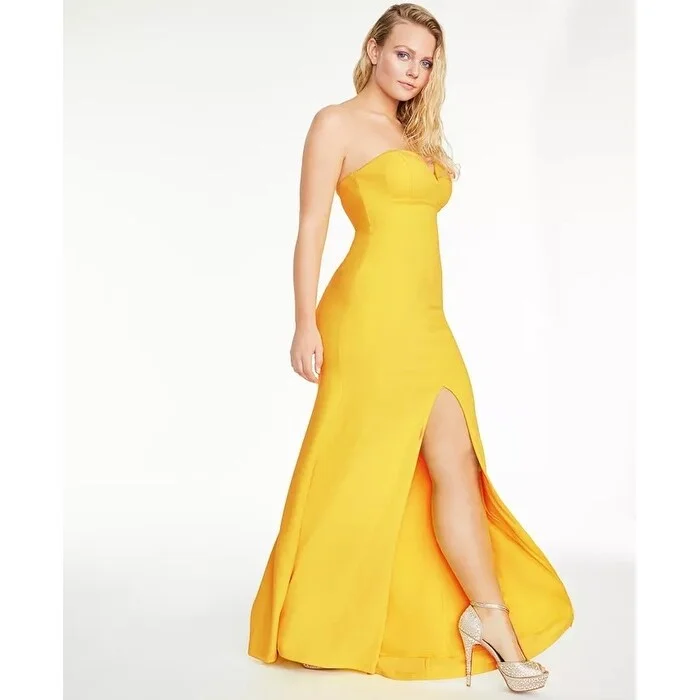 Evening dress for elite gathering-B Darlin Juniors' Strapless Sweetheart Gown Yellow